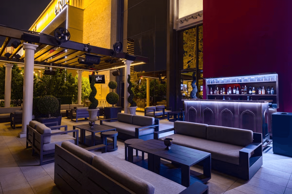 eightcigarbar-outside(1)